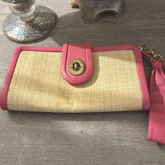 Coach, pink, leather, & wicker large wristlet, rare - Picture 11 of 11
